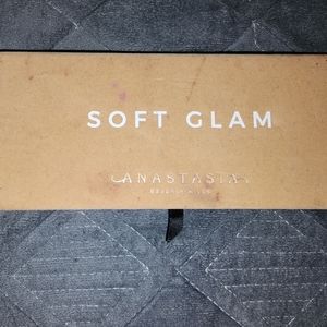 Anastasia Soft Glam
